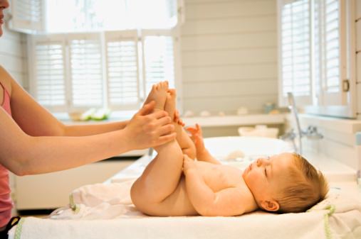 Дисплазия тазобедренных суставов у детей: признаки и причины отклонений, методы диагностики, эффективность использования шин и физиопроцедур, польза массажа