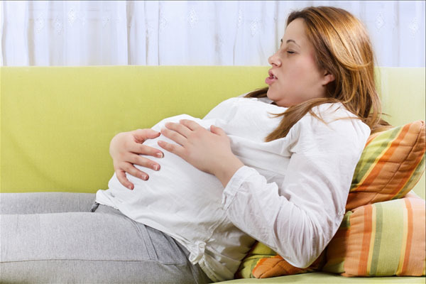 Дыхание при родах и схватках: физиологические изменения и правильная дыхательная система, общие рекомендации, отзывы рожениц, как действовать при потугах