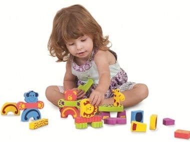 Как научить ребенка играть самостоятельно: советы родителей и психологов, правила постепенного вовлечения в занятия, польза поощерений и вред излишнего контроля