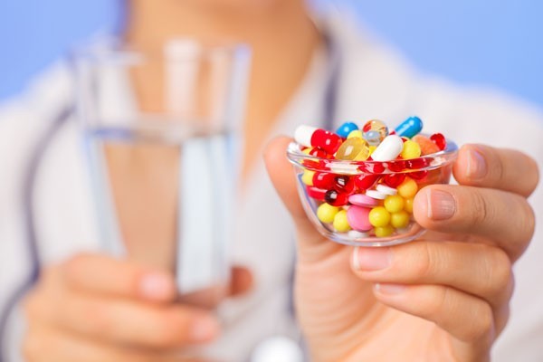 Как правильно принимать антибиотики: питание и диета во время приема, дозировка и график, необходимость употребления пробиотиков и пребиотиков, побочные явления