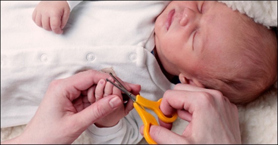 Когда начинать стричь ногти новорожденному: лучшее время и оптимальная форма, выбираем правильный и безопасный инструмент, подготовка к процедуре и техника безопасности