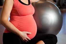 Пилатес во время беременности: преимущества и польза для организма, техника занятий по триместрам и меры предосторожности, противопоказания для тренировок и общие рекомендации