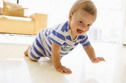 Развитие ребенка в 8 месяцев: физиологические и психологические особенности малыша, стандартные нормы и способы проверки навыков у детей, развивающие игры и упражнения