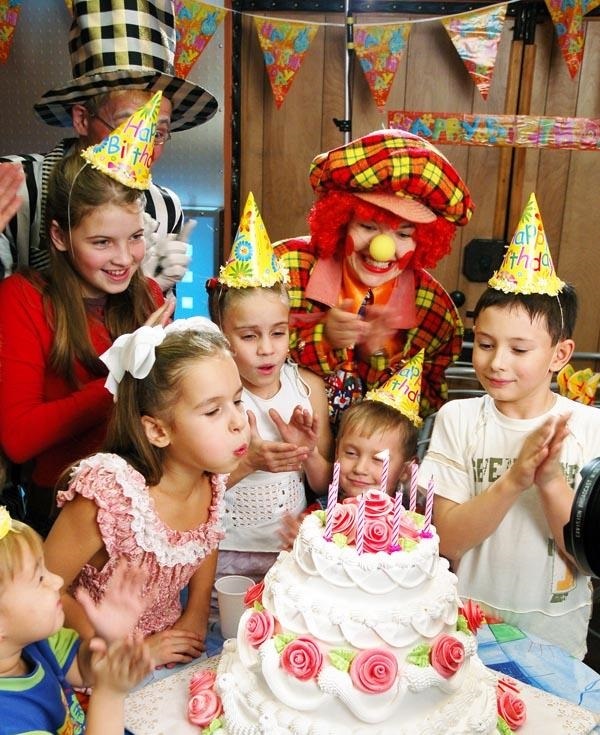 Сценарий дня рождения девочки 10 лет: тематические вечеринки и веселые квесты, оригинальные идеи оформления праздника и выбор угощений, вселые конкурсы