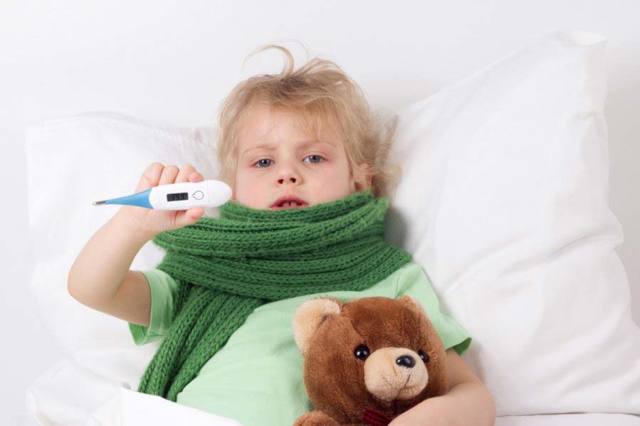 Высокая температура у ребенка: причины появления симптома и характерные признаки, лечение лихорадки медикаментозными и народными средствами, рекомендации и советы педиатров
