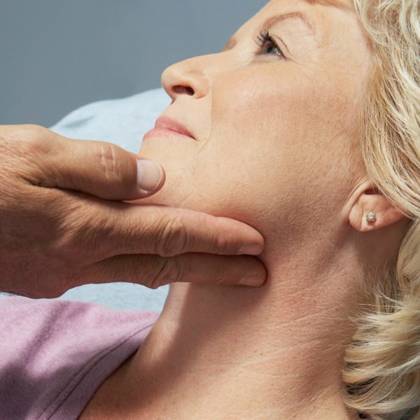 Аденома щитовидной железы: виды и симптоматика заболевания, лечение и показания операции