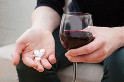 Алкоголь и ноотропы: взаимодействие препаратов со спиртным, вероятные побочные эффекты, время выведения