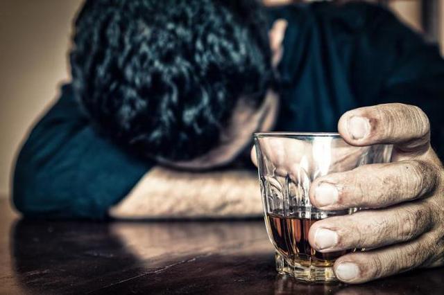 Алкогольная интоксикация: капельницы и другие способы лечения, первая помощь при отравлении спиртным
