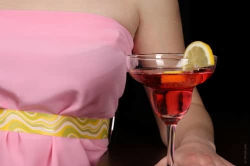 Алкоголь при грудном вскармливании: дозировка и сроки выведения спирта из крови, последствия для ребенка