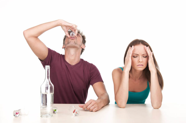 Алкоголизм: основные симптомы и стадии заболевания, тактика лечения и последствия