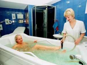 Бальнеотерапия: показания и ограничения, разновидности ванн, правила проведения