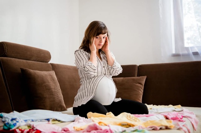 Болит голова у беременной: провоцирующие факторы, способы избавления, побочные эффекты, профилактические мероприятия