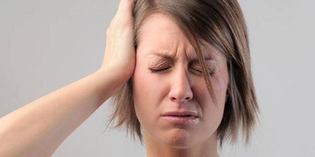 Болит сильно горло, что вызвало воспаление и как быстро устранить неприятные ощущения?