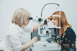 Болят глаза: причины дискомфорта, методы обследования и терапии, меры профилактики