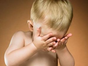 Что делать при непроходимости слезного канала у ребенка?