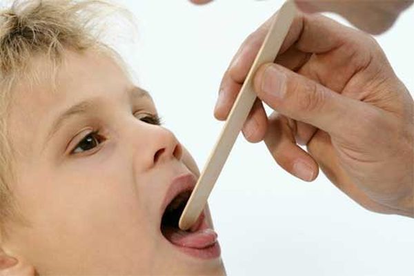 Герпетическая ангина: особенности симптомов у взрослых и детей с подробными фото, методы лечения тонзиллита