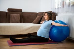 Гимнастика для беременных в 1, 2, 3 триместрах: польза и возможный вред, комплекс упражнений с фитболом