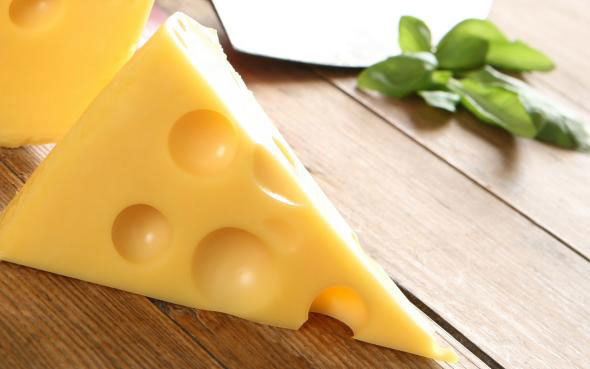 Голландский сыр: полезные свойства и пищевая ценность, противопоказания к употреблению