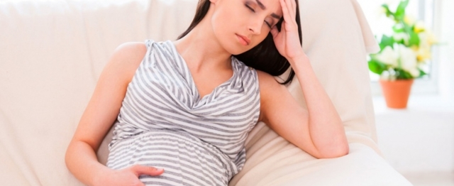 Головная боль при беременности в 1, 2 и 3 триместре: провоцирующие факторы, лечение медикаментами и народными методами