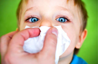 Инородное тело в носу у ребенка: симптомы, первая помощь, удаление инородного тела