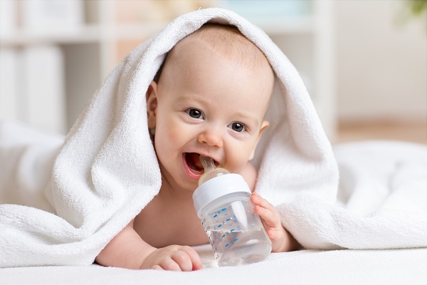 Искусственное вскармливание новорожденных: подбор смеси, особенности ввода продукта, важные рекомендации