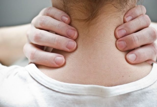 Как избавить от боли в шее и какие могут быть причины боли в шее