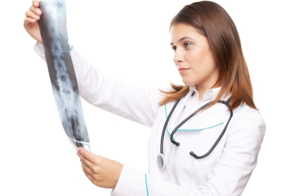 Как подготовится к рентгену позвоночника: какие болезни можно обнаружить?