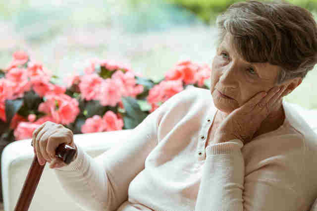 Как помочь при болезни паркинсона и альцгеймера: механизмы проявления болезней и методы помощи больным людям