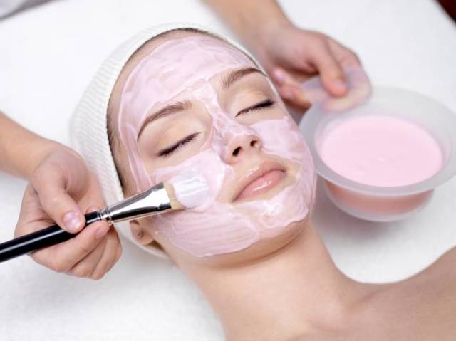 Как увлажнить сухую кожу лица: рецепты питательных домашних масок и способы их применения, эффект от их использования