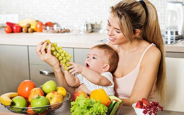 Какие фрукты можно и нужно включать в рацион при грудном вскармливании малыша?