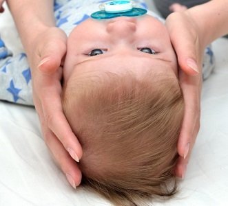 Кефалогематома у новорожденных: причины появления, характерные проявления, принципы лечения и возможные осложнения