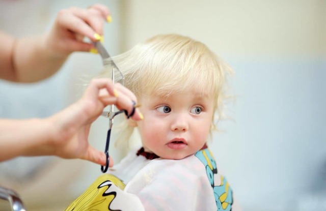 Когда можно впервые стричь ребенка, первая стрижка в парикмахерской: для чего стригут волосы малыша, традиции и рекомендации