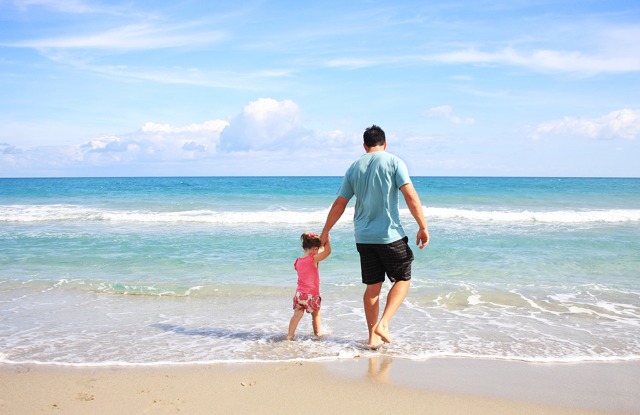 Когда ребенку можно на море: польза морской воды и воздуха, особенности отпуска с малышами и более взрослыми детьми