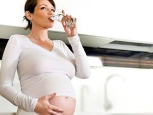 Лекарственные средства от изжоги у беременной: перечень медикаментов, народные рецепты, рекомендации по применению, меры предосторожности