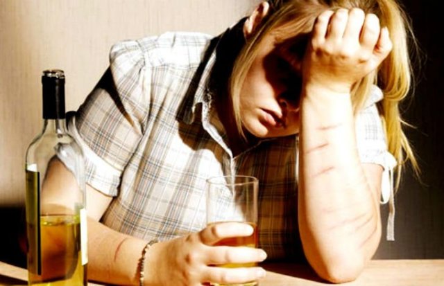 Механизм появления алкогольной депрессии и как справиться с подавленным состоянием?