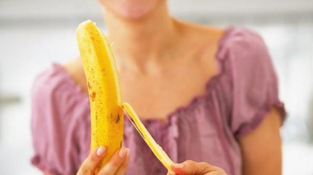 Можно ли бананы при грудном вскармливании: польза и вред, воздействие на ребенка, правила введения в рацион