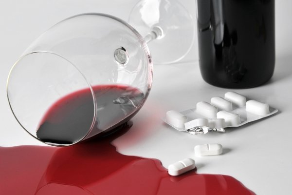 Можно ли пить Эналаприл с алкоголем: совместимость спиртного с лекарством