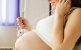 На каком сроке беременности начинается шевеление ребенка