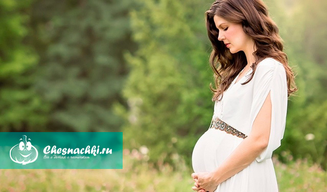 На каком сроке при беременности появляется первое молозиво, цвет и причины появления