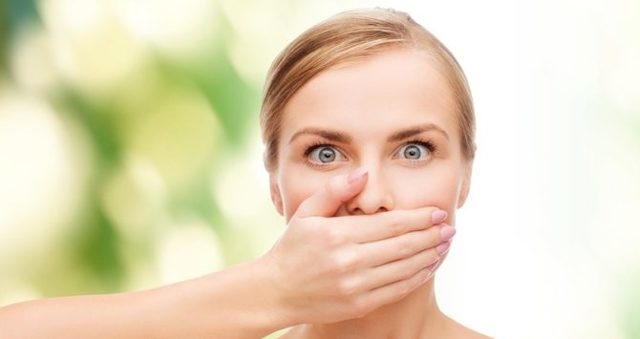 Неприятный запах изо рта: причины появления, эффективные методы борьбы с галитозом
