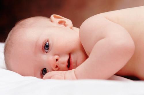 Новорожденной постоянно кричит и не спит: что делать?