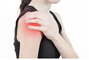 Оскольчатый перелом плечевой кости: характерные симптомы, тактика лечения, реабилитация и возможные осложнения