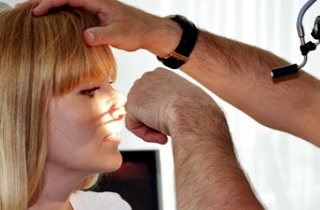 Перелом костей носа: характерные симптомы, последствия повреждения, методы обследования и терапии