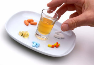 Пимафуцин и алкоголь: взаимодействие препарата со спиртным, воздействие на организм, вероятные побочные эффекты