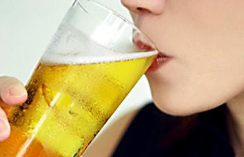 Пиво при грудном вскармливании: мнение специалиста, воздействие на плод, меры предосторожности