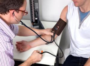 Почечное давление: симптомы и лечение, причины повышения почечного артериального давления