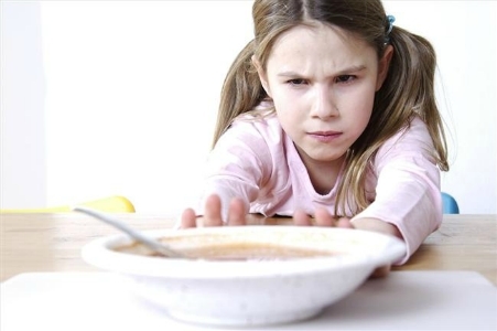 Почему годовалый ребенок плохо ест и как лечить младенческую анорексию