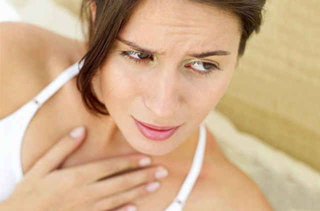 Почему появляется привкус крови во рту: причины, лечение, профилактика