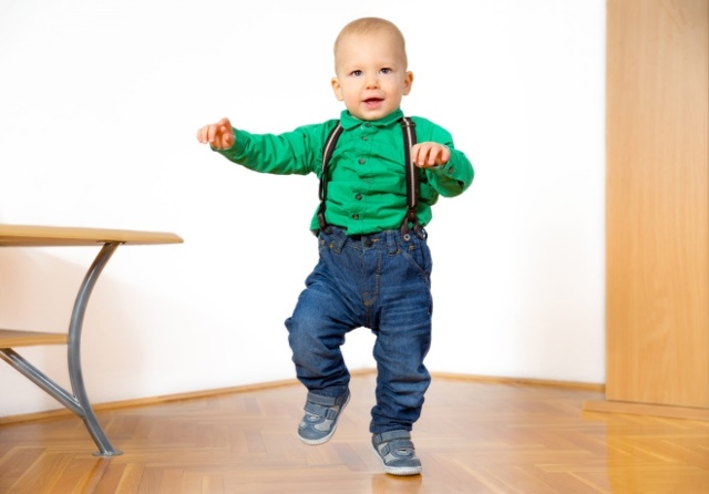 Почему ребенок ходит на носочках в 1 год, к какому врачу обратиться?