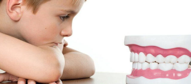 Почему ребенок скрипит зубами: возможные причины ночного беспокойства